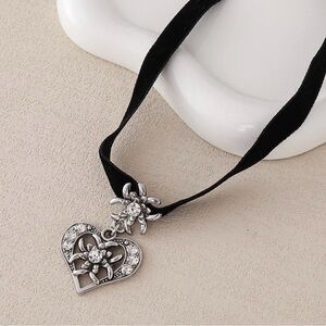 Heart Shaped Choker Necklace
